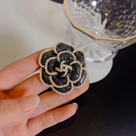 Trend Croissant Brooches for Men Women Couple Metal Pins Gold Plated Silver Color Korean Fashion Vintage Luxury Jewelry Gifts