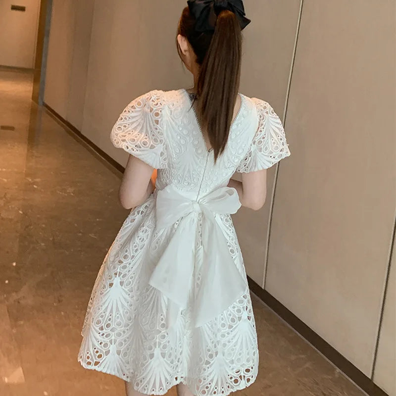 French Summer New Elegant White Dress Lace Puff Sleeve Tight Waist Slimming Hollow-Out Fashion V-Neck Fress Women's Clothing