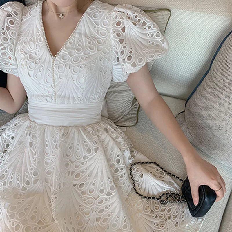 French Summer New Elegant White Dress Lace Puff Sleeve Tight Waist Slimming Hollow-Out Fashion V-Neck Fress Women's Clothing