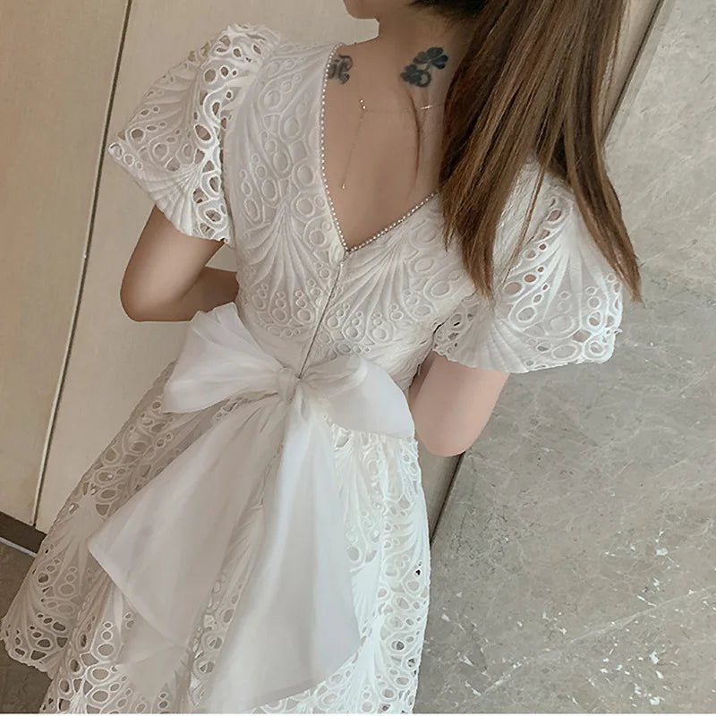 French Summer New Elegant White Dress Lace Puff Sleeve Tight Waist Slimming Hollow-Out Fashion V-Neck Fress Women's Clothing