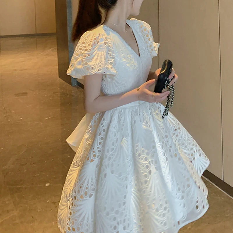 French Summer New Elegant White Dress Lace Puff Sleeve Tight Waist Slimming Hollow-Out Fashion V-Neck Fress Women's Clothing